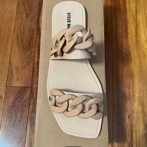 Brand New! Never worn Steve Madden Sandals! Perfect for the summer ☀️
